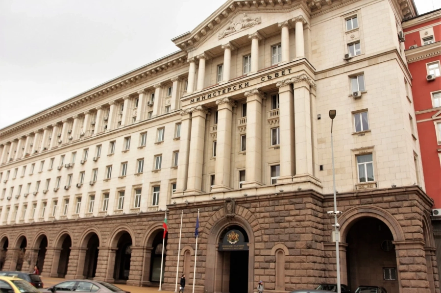 Увеличават заплатите на администрацията с 30% 
