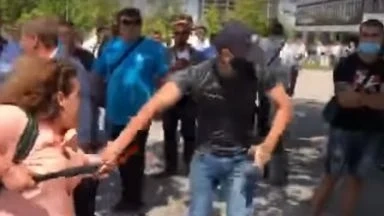 Пускат по домашен арест бияча Денислав от конференцията на ГЕРБ!  
