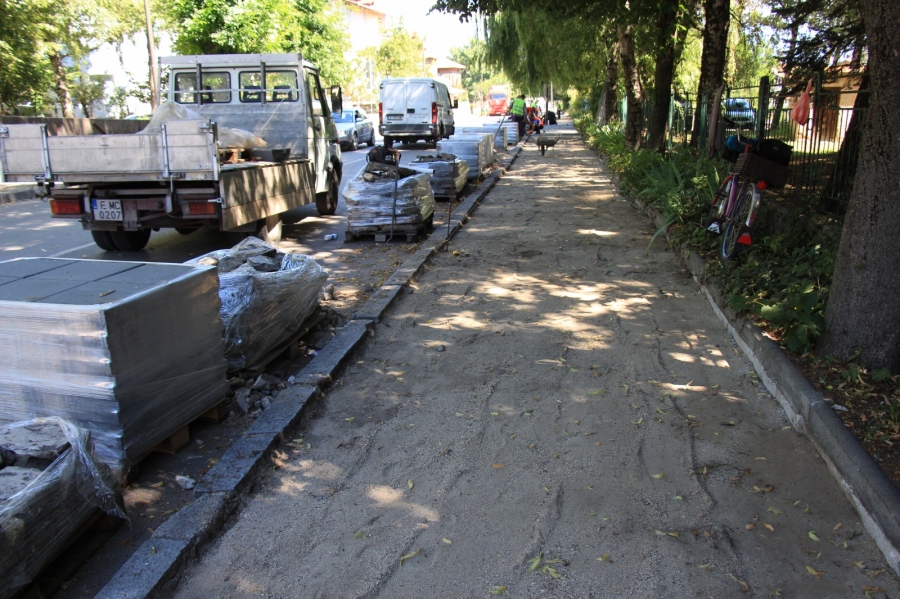 Рехабилитацията на уличната мрежа в Банско е в ход