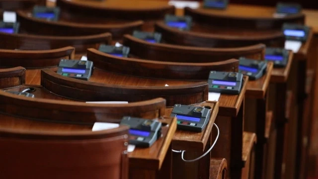 Депутатите не събраха кворум днес за извънредното заседание