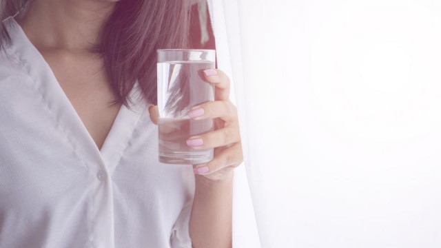 Чаша вода на празен стомах е безценна за здравето. Вижте защо