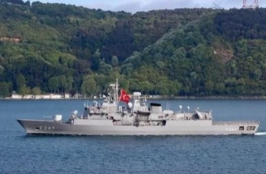 Гръцка фрегата се удари в турски военен кораб