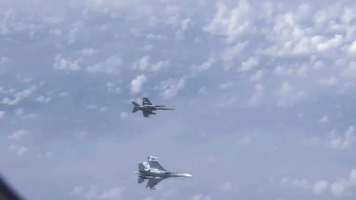 Руски Су-27 прихвана италиански патрулен самолет над Черно море