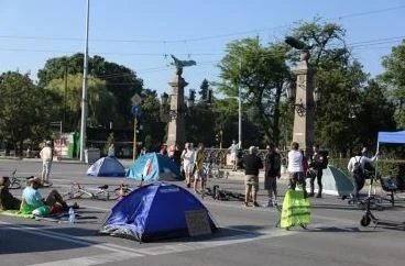 Кои са собствениците на медиите, подкрепящи блокирането на София
