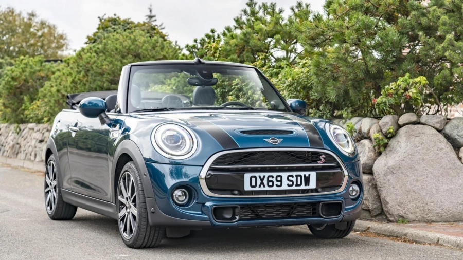 MINI Cabrio Sidewalk пристрастява към шофирането