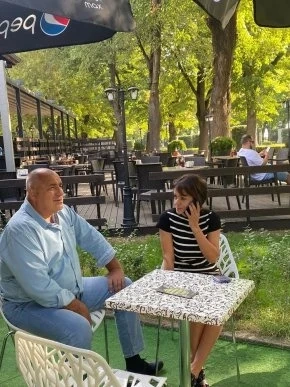 Борисов пие кафе с координаторката на Слави за Видин
