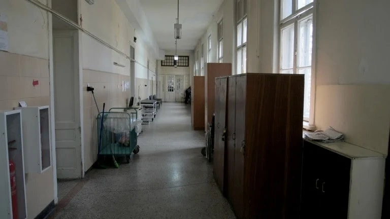 Разпродават на търг болницата в Бобов дол