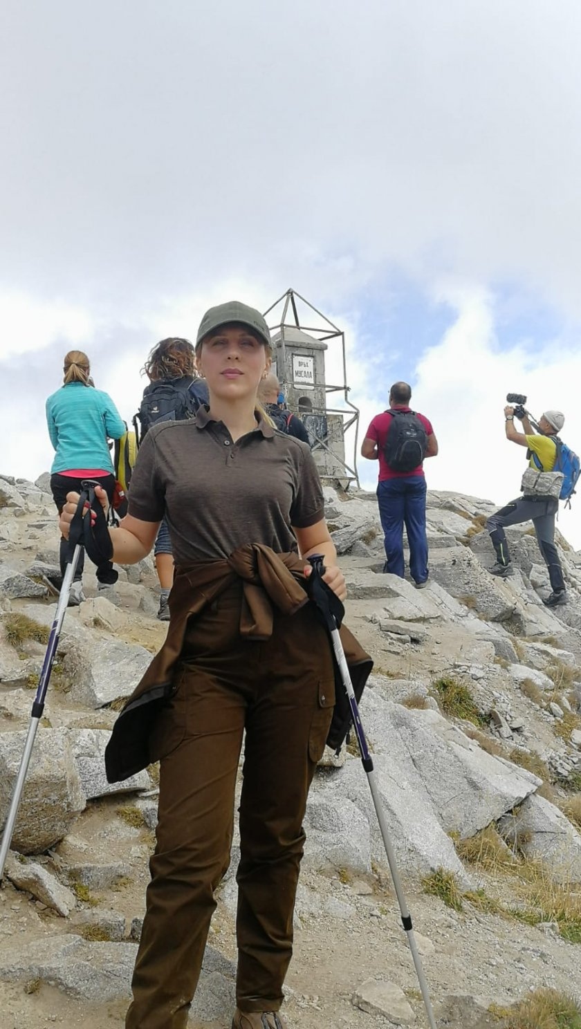Вицепремиерът Марияна Николова изкачи връх Мусала в Деня на независимостта