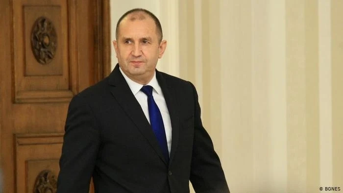 Румен Радев няма да прави собствена партия