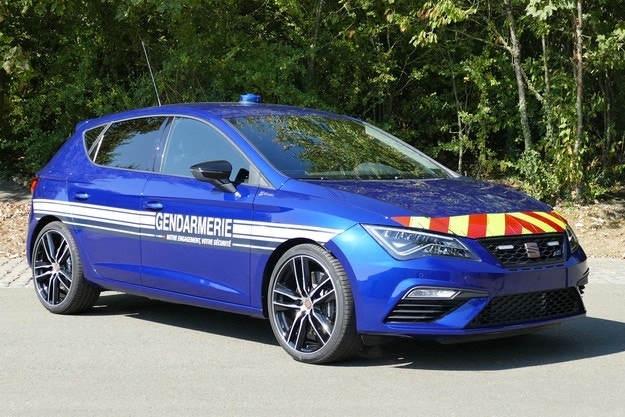 В Испания пускат спортен модел Seat за жандармерията 