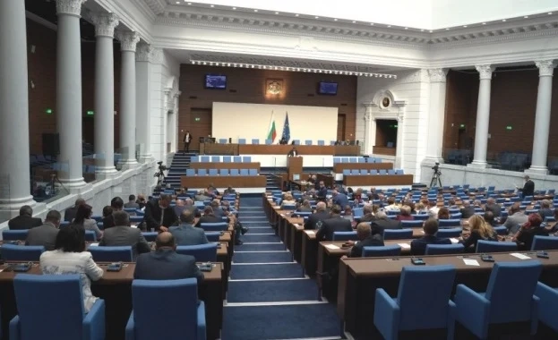 НС гласува създаването на Временна комисия за нова Конституция