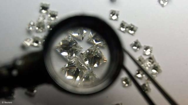 Продадоха бял 102-каратов диамант за 15,7 млн. долара