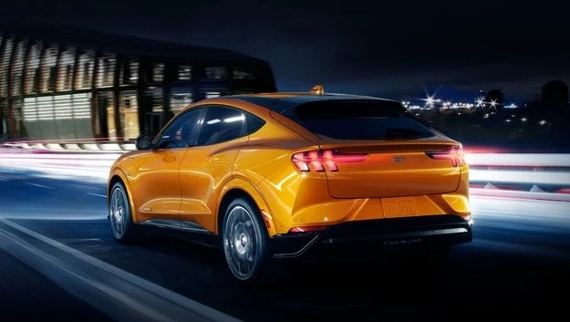   Ford Mustang Mach-E - GT ще мери сили с Tesla Y 