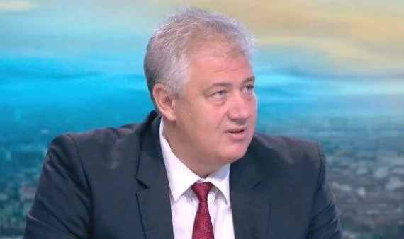 Проф. Асен Балтов: Бих препоръчал на щаба да се носят задължително маски и в офисите