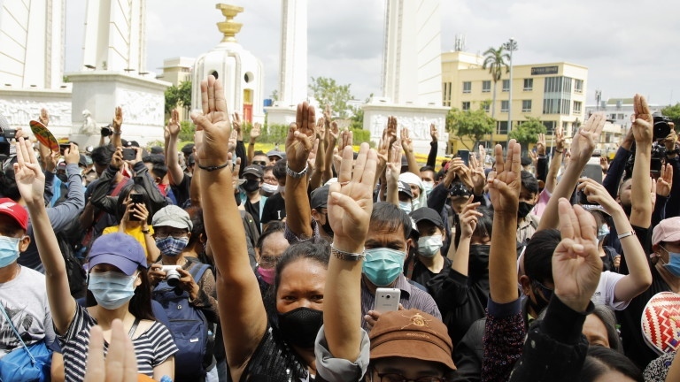 Продемократични активисти се вдигнаха на протест в Банкок