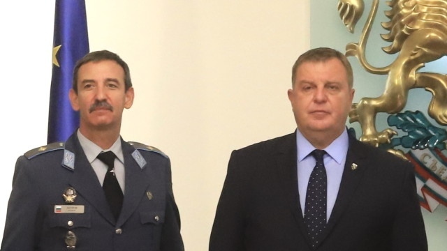 Командирът на ВВС ген. Димитър Петров e с COVID-19