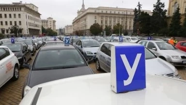 Автоинструкторите отложиха протеста в столицата днес