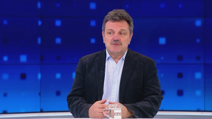 Д-р Симидчиев: Между 20 и 40% се снижава вероятността от заразяване с маска 
