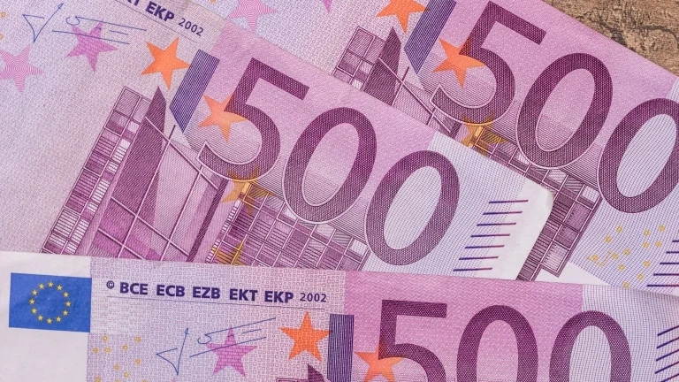 Митничари спипаха недекларирани 19 000 евро на ГКПП \