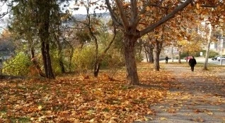 Времето остава хладно 