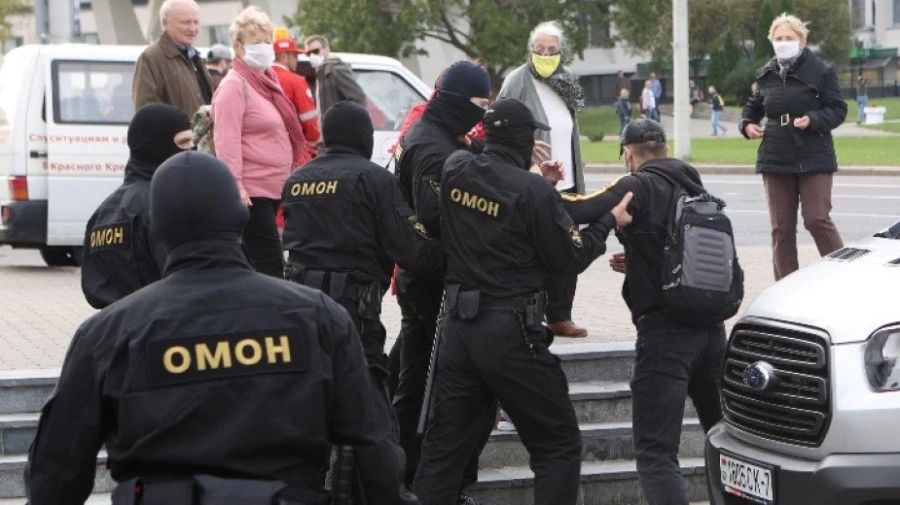  Над 500 противници на Лукашенко арестувани в Минск