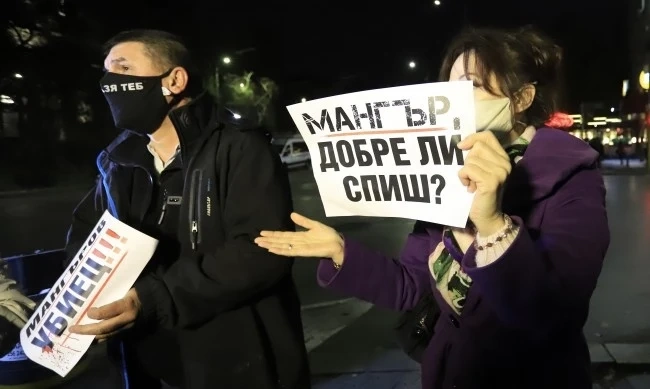Привърженици и отрицатели на Мангъров се сблъскаха пред Здравното министерство