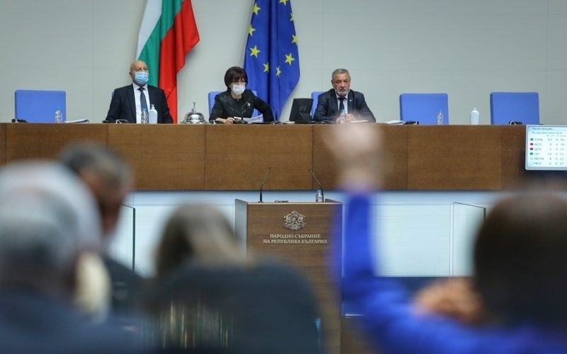 Парламентът прие на първо четене Закона за българския жестов език