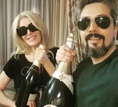 Гала празнува оздравяването си от COVID с шампанско, дъщеря й болна