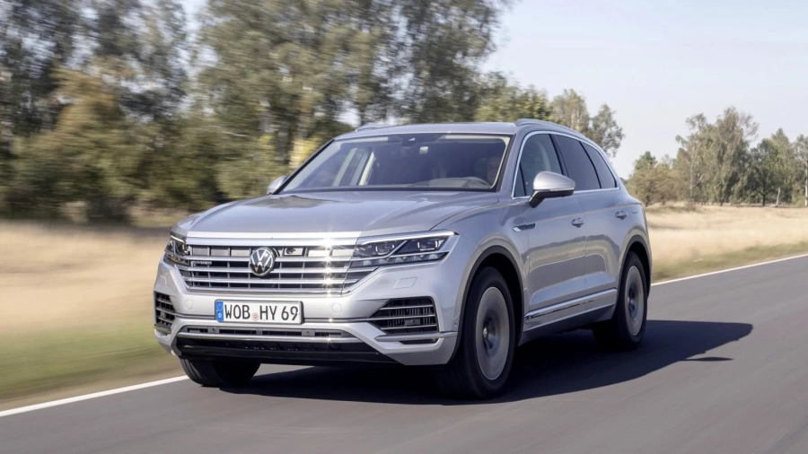Volkswagen Touareg eHybrid изминава 47 км изцяло на ток