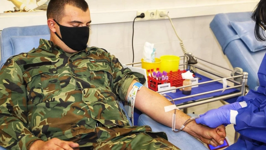 Военни помагат в битката срещу COVID -19
