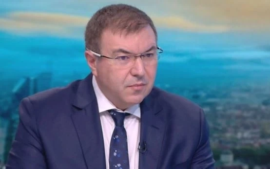 Министър Ангелов: Не проспахме лятото, голямото недоверие към системата доведе до този резултат