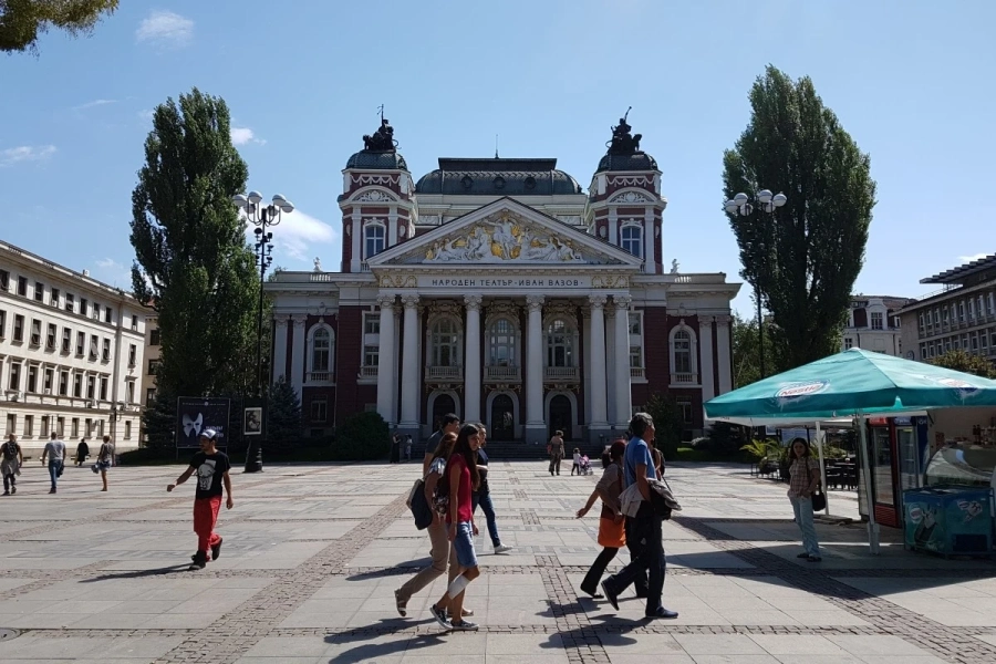 Спад от 45% по-малко чужденци идващи в България  