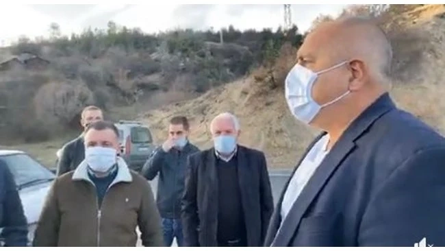 Премиерът от Родопите: Корнелия казва, че хвърлям парите от джипката 