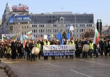 Служителите на МВР излизат на протест