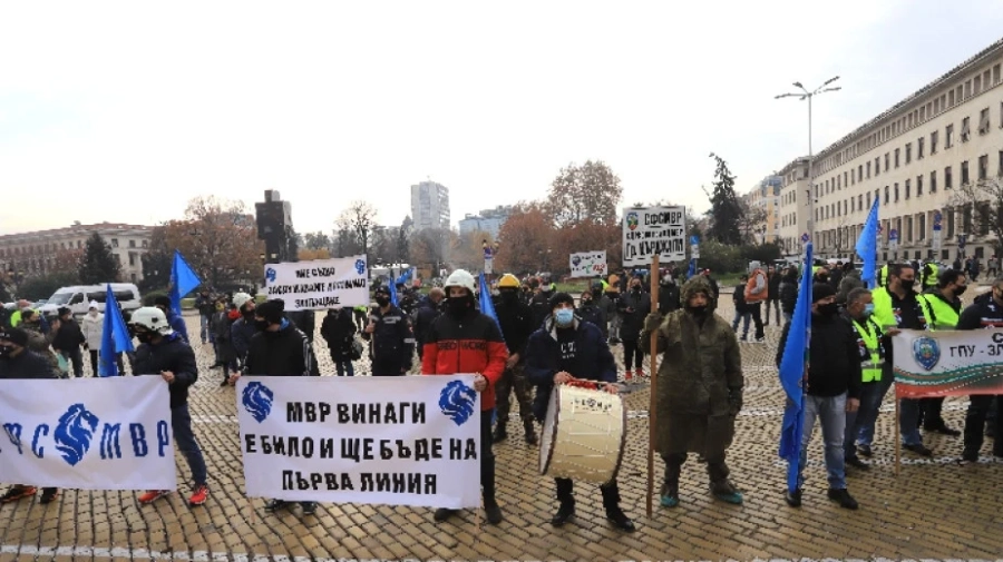 Полицаите отново протестират за заплатите