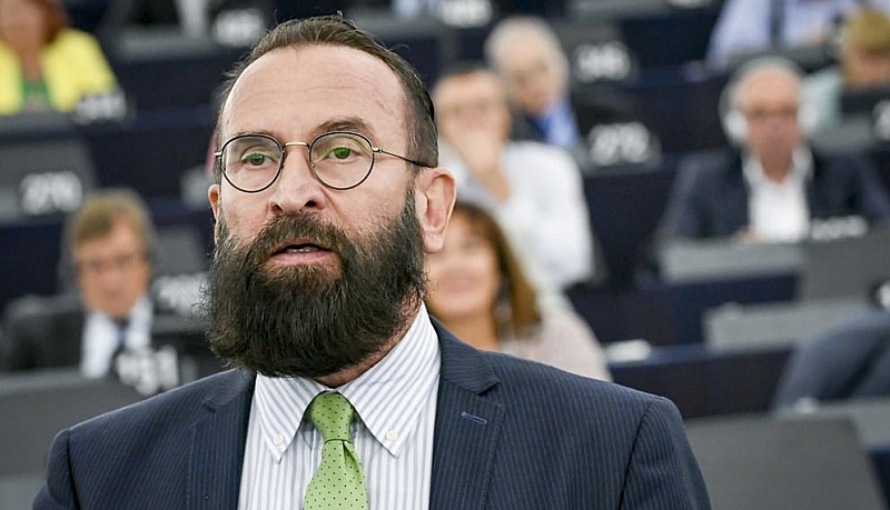 Унгарски евродепутат подаде оставка след скандалното секс-парти