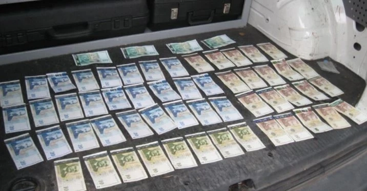 Хванаха разследващ полицай с 2000 лв. подкуп