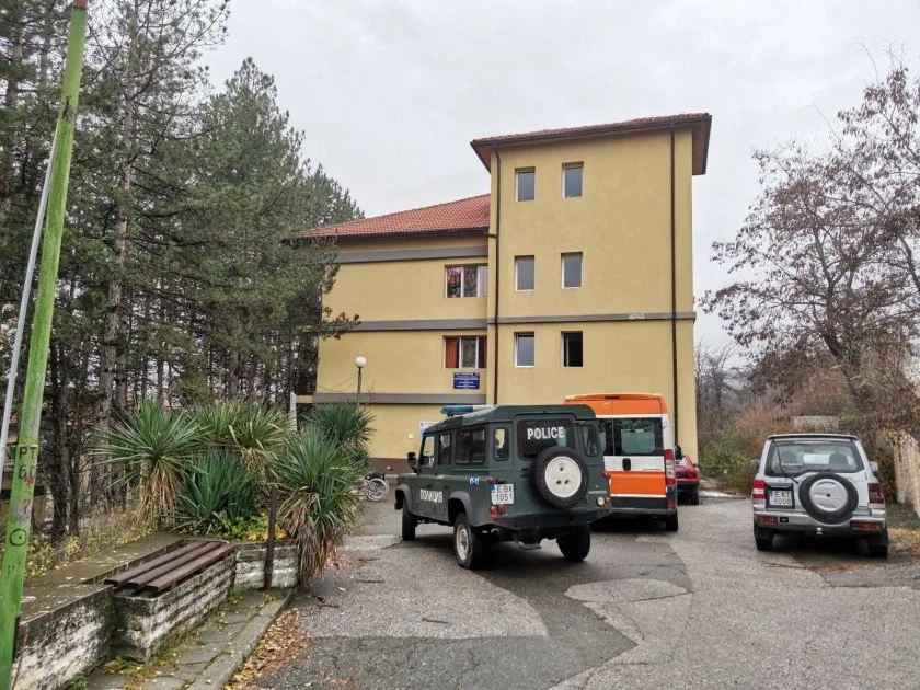 Проверяват случая с починалата жена пред болница в Благоевград