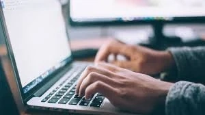 Дават по 30 лева допълнително за интернет на учителите
