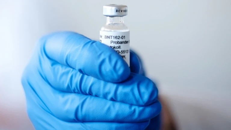 Първата поставена ваксина на Pfizer в САЩ вече е факт 