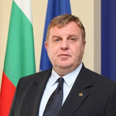 Вицепремиерът Каракачанов се пребори за доброволната военна служба