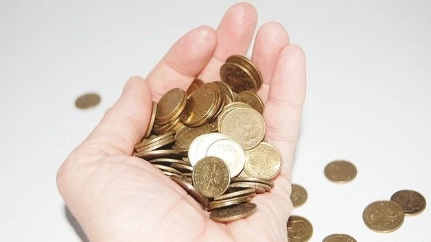 След скандала с HelpKarma: 35% от българите занапред ще подбират на кого даряват
