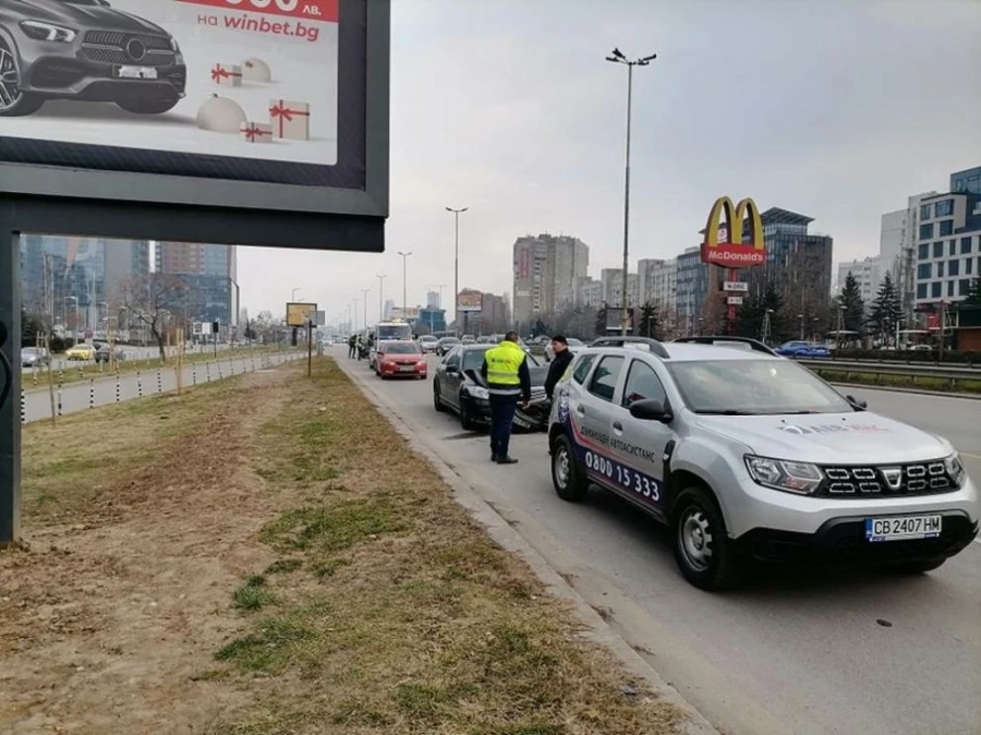 Верижна катастрофа на Цариградско шосе, движението е затруднено