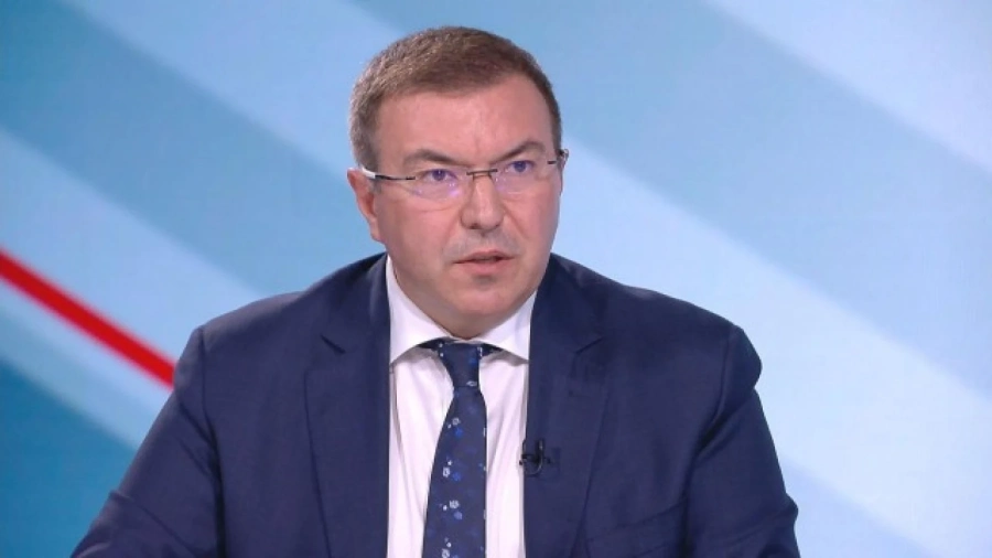 Здравният министър: Ваксините срещу COVID-19 вече пътуват към България