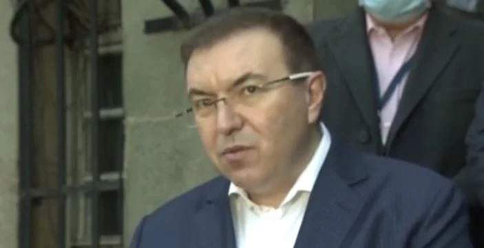 Здравният министър: Аз ще съм първият ваксиниран срещу коронавируса. Ваксините тръгват към Пловдив и Бургас  (ВИДЕО)