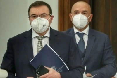 Вижте кои се ваксинират първи утре 