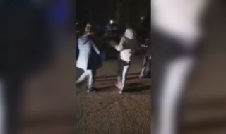 Жената, простреляна на новогодишното хоро, остава в болница