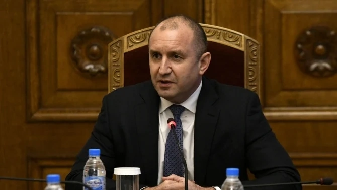 Радев: Безочие е Борисов да говори за отлагане на изборите, до края на януари ще издам указ