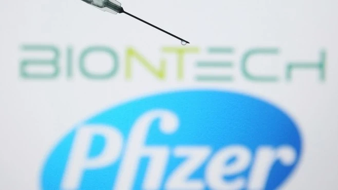 Вирусолог: Антителата на ваксинираните с Pfizer неутрализират успешно новата мутация на COVID-19