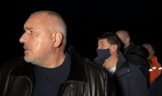 Премиерът обвини комунистите за пропаднал път